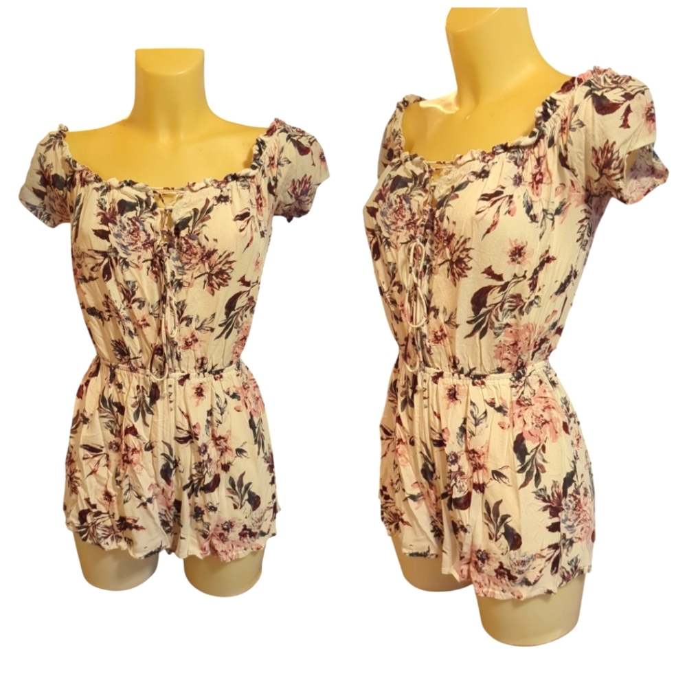 ❗$1 Bundled❗KENDALL & KYLIE White And Purple Floral Wide Neck Romper